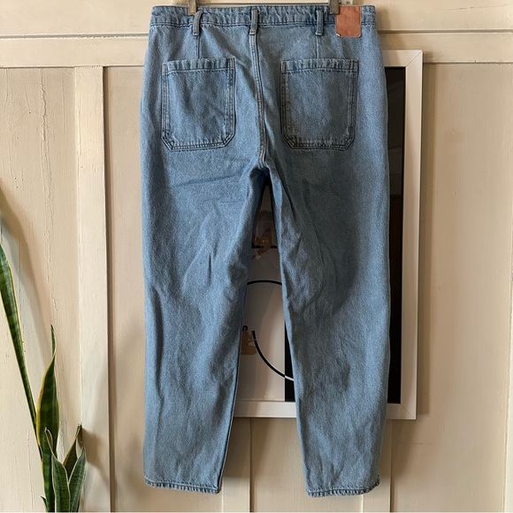 Zara Light Wash Pleated loose jeans size 10 - Picture 2 of 4